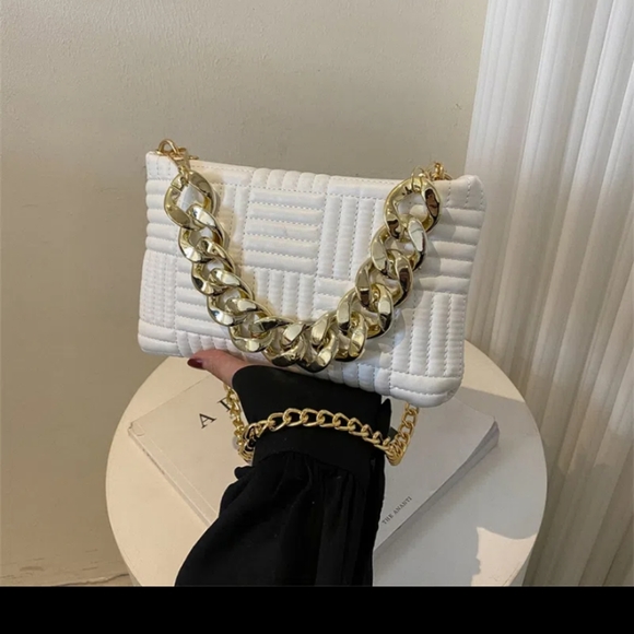 Quilted chain square bag - Picture 6 of 12